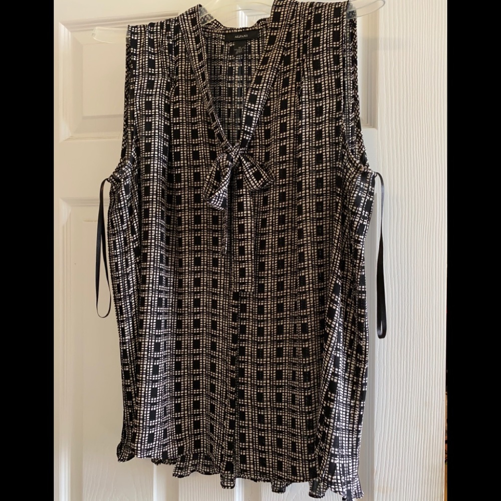 Alfani Black and white blouse